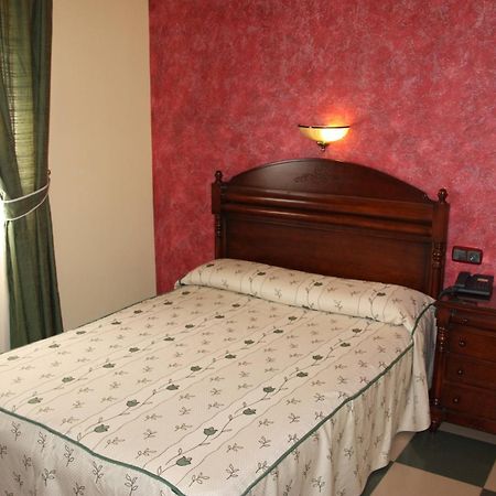 Hotel Frijon Aceuchal Bagian luar foto
