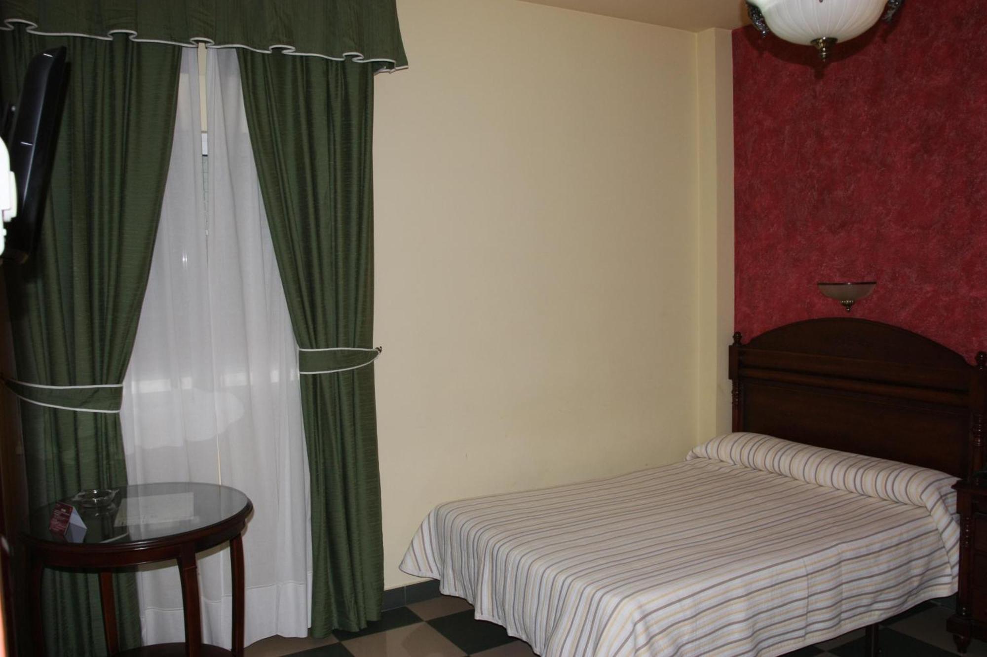 Hotel Frijon Aceuchal Bagian luar foto