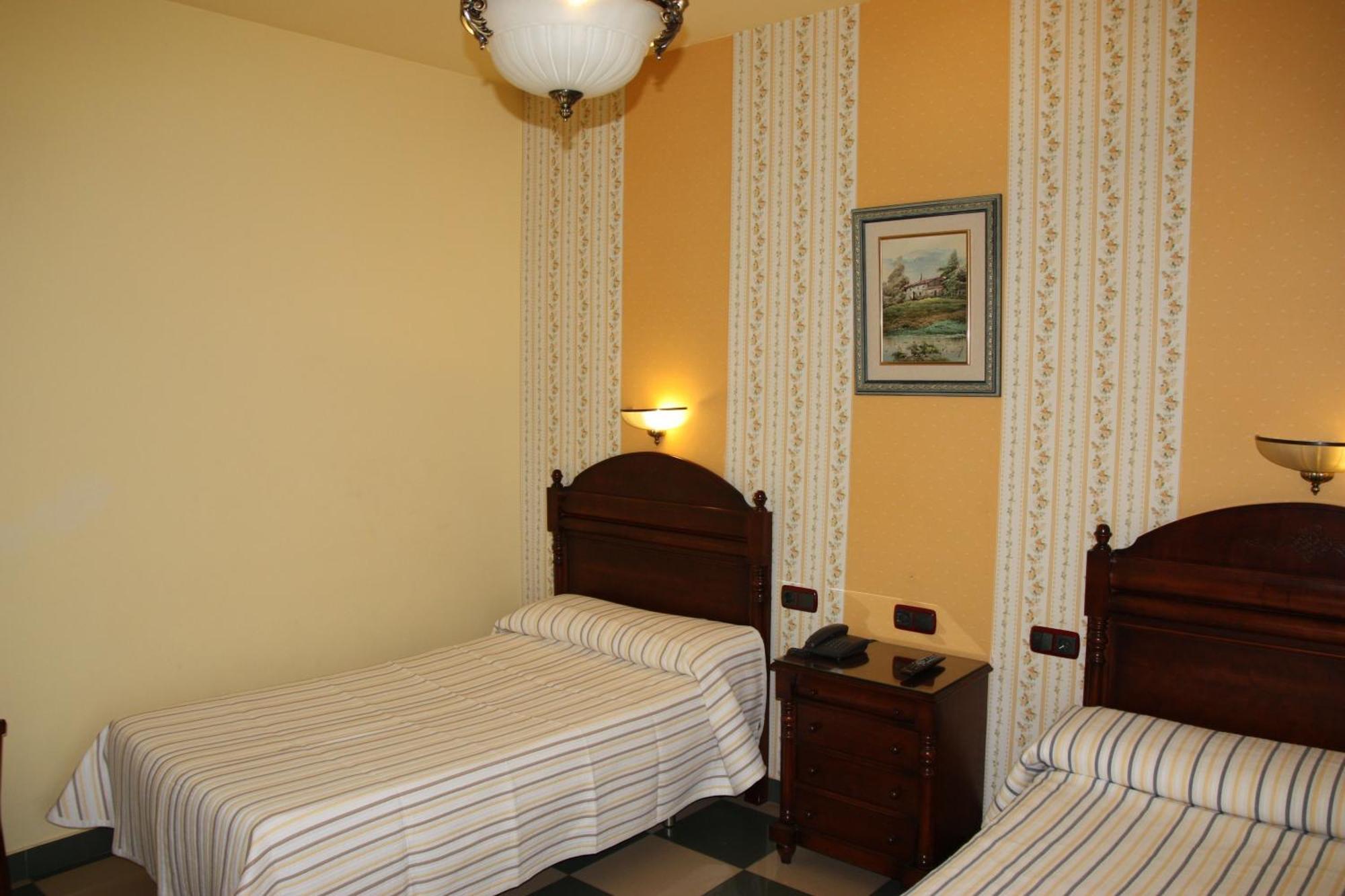 Hotel Frijon Aceuchal Bagian luar foto