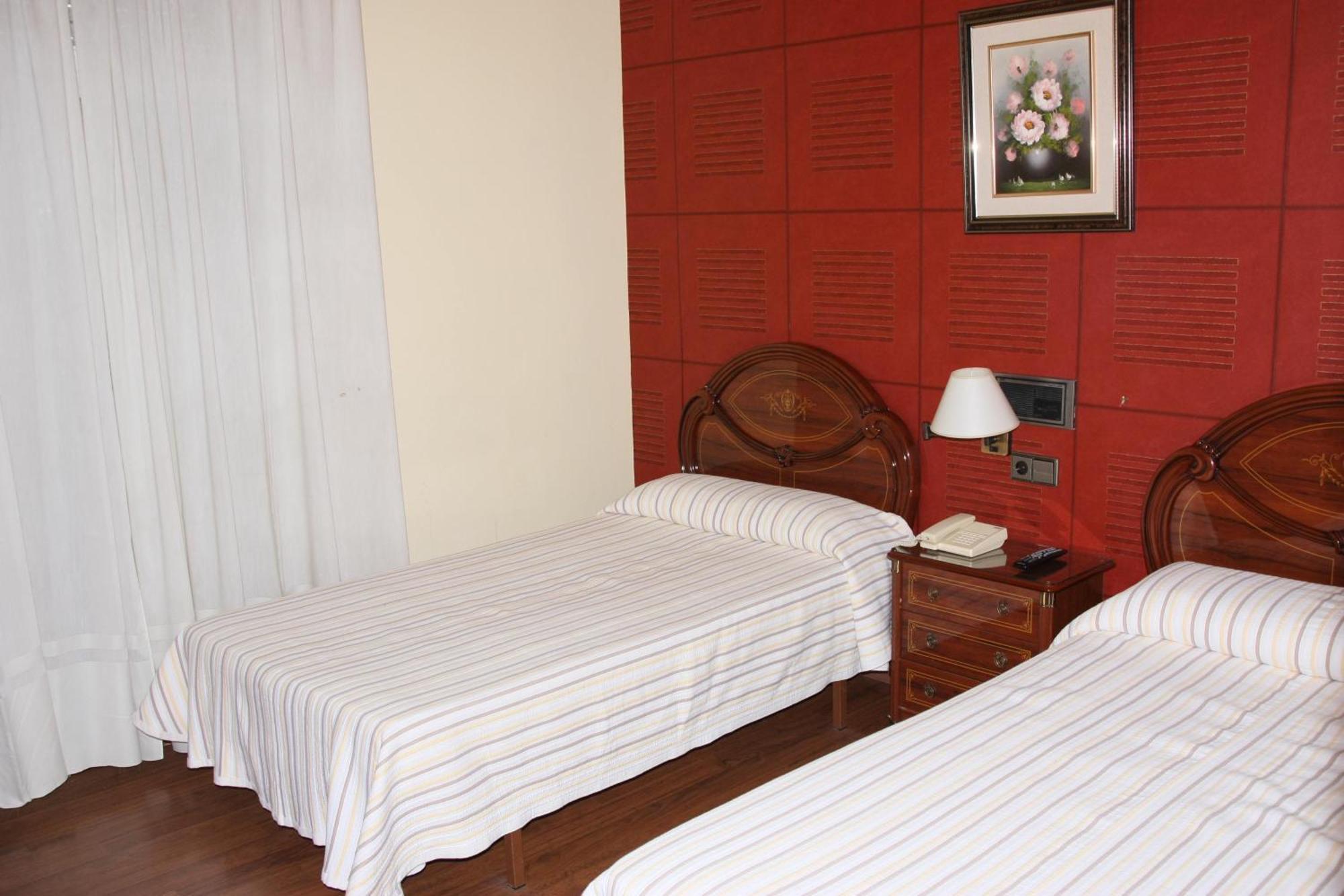 Hotel Frijon Aceuchal Bagian luar foto