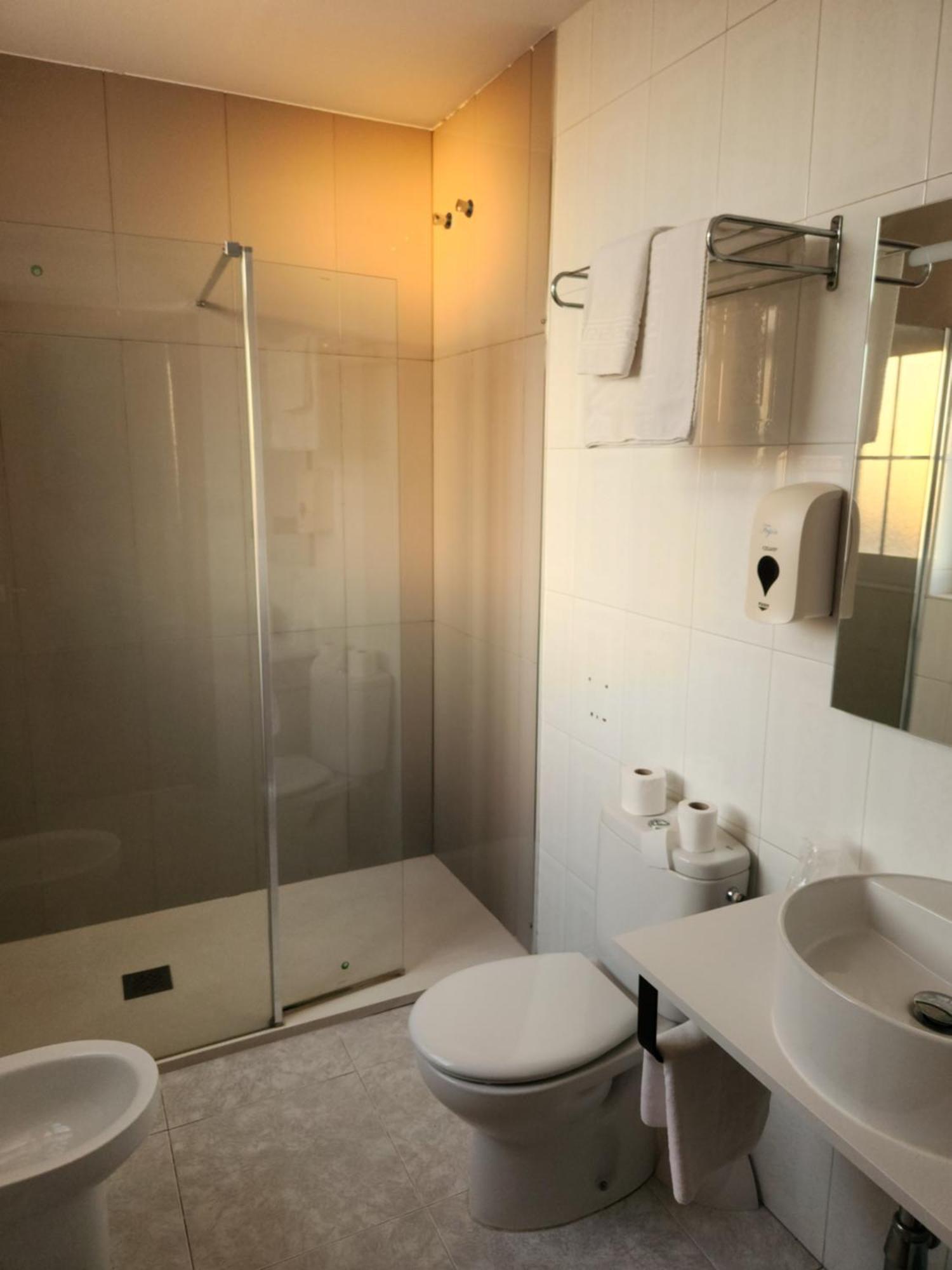 Hotel Frijon Aceuchal Bagian luar foto