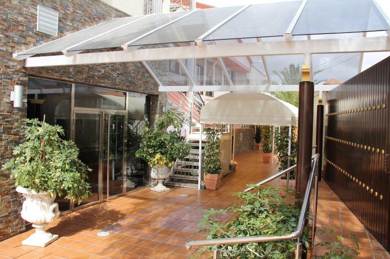 Hotel Frijon Aceuchal Bagian luar foto