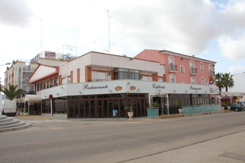 Hotel Frijon Aceuchal Bagian luar foto