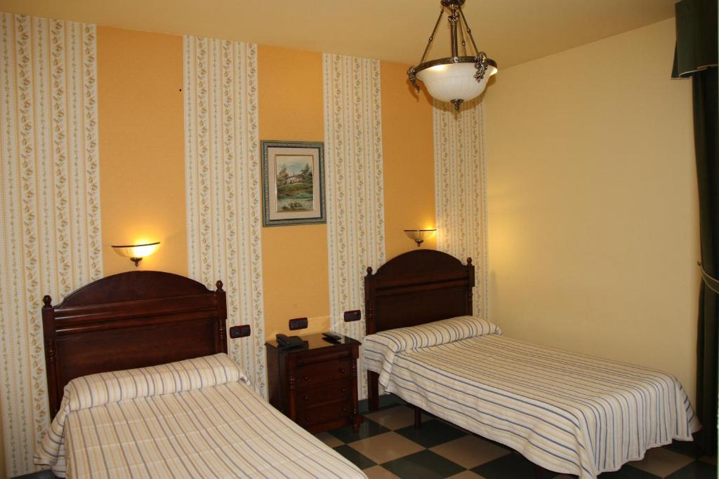 Hotel Frijon Aceuchal Bagian luar foto